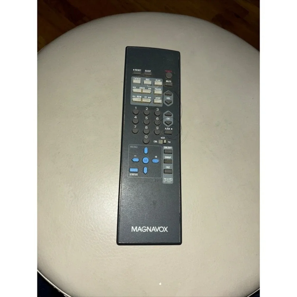Sony RM-V301 Magnavox Universal Remote Control Bundle Black Good‎ Multi-Device